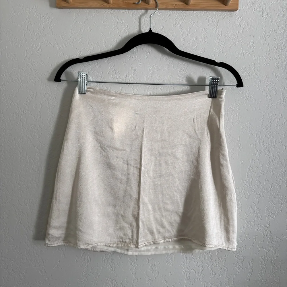 Meshki Satin Cream Skirt - Picture 3 of 4